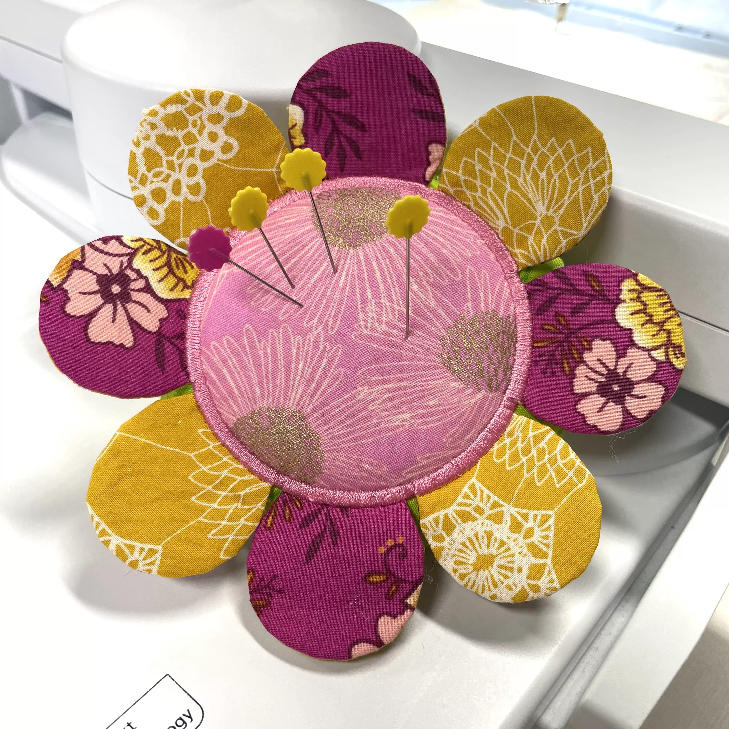 "Blossom Pin Cushion" Project Kit/July (2024 DDE)